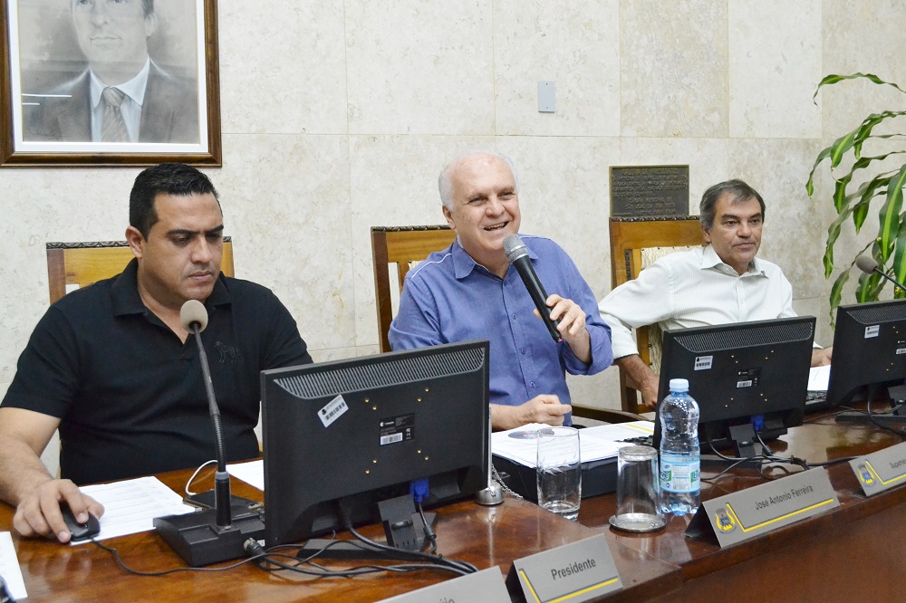 Câmara aprova 4 documentos e debate expansão das atividades da Unifae