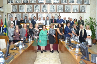 Câmara Municipal entrega Prêmio Mulheres Destaques do Ano em solenidade com casa cheia