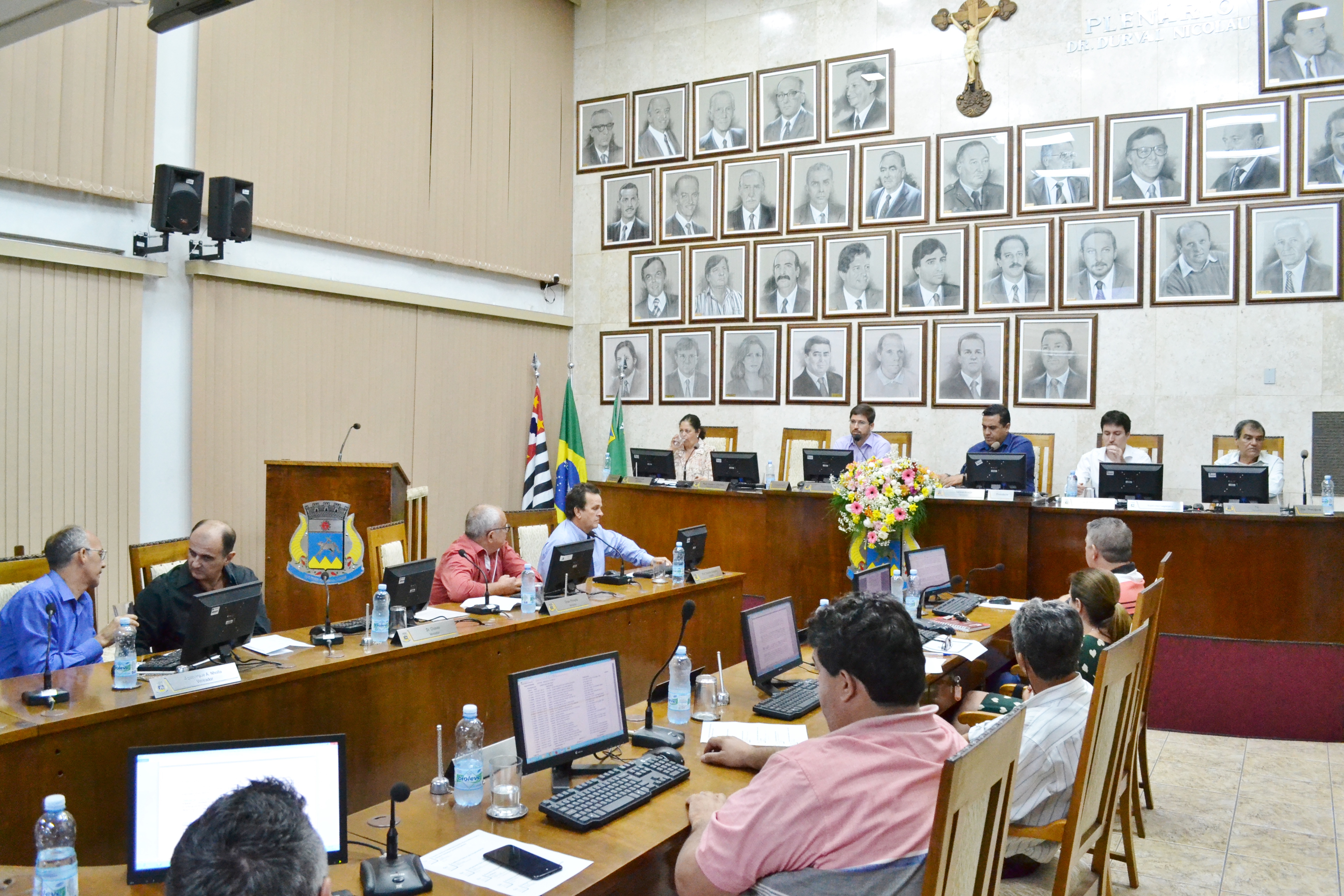 Sessão de 21/11/17 - Câmara aprova 9 documentos e decide abrir Comissão Processante