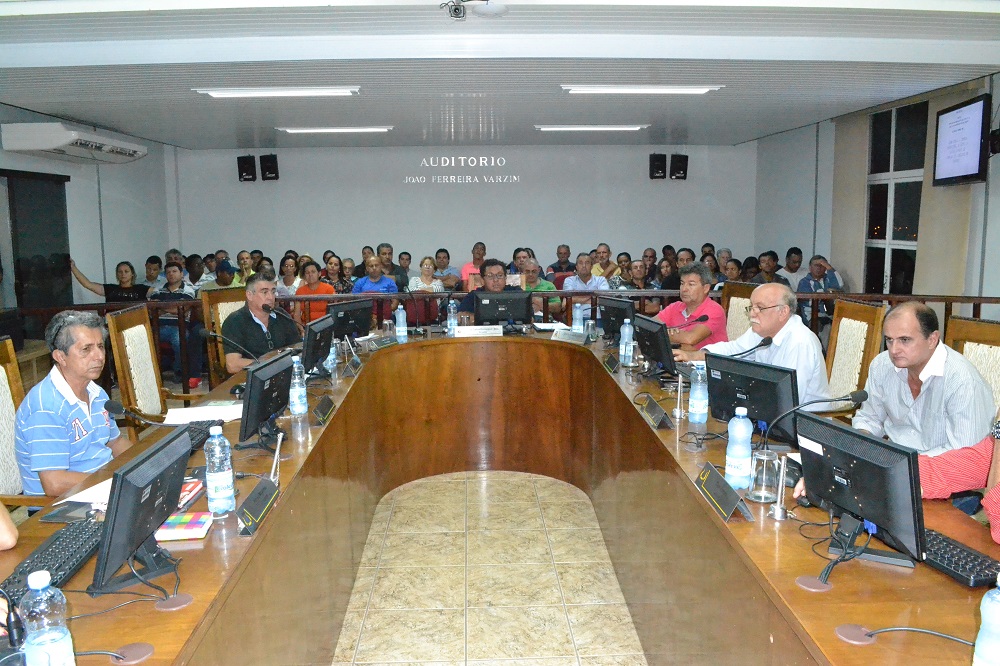 Vereadores aprovam 5 documentos e debatem transporte escolar e emissão de receitas médicas