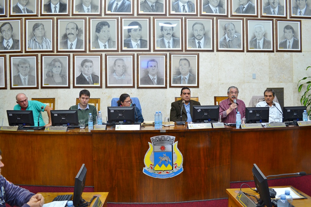 Vereadores aprovam 6 projetos e debatem repasses do SUS à Santa Casa