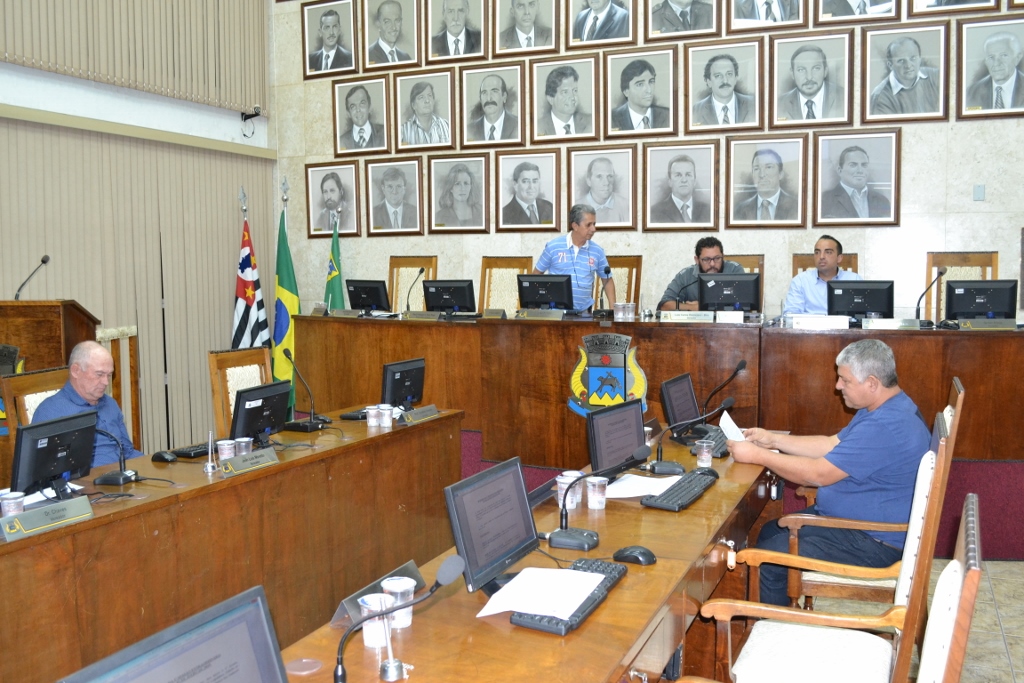 Câmara de São João realiza sessão extraordinária e aprova os 8 documentos da pauta