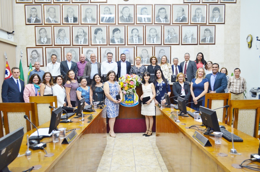 Câmara Municipal presta a homenagem Prêmio Mulheres Destaques do Ano em Sessão Solene