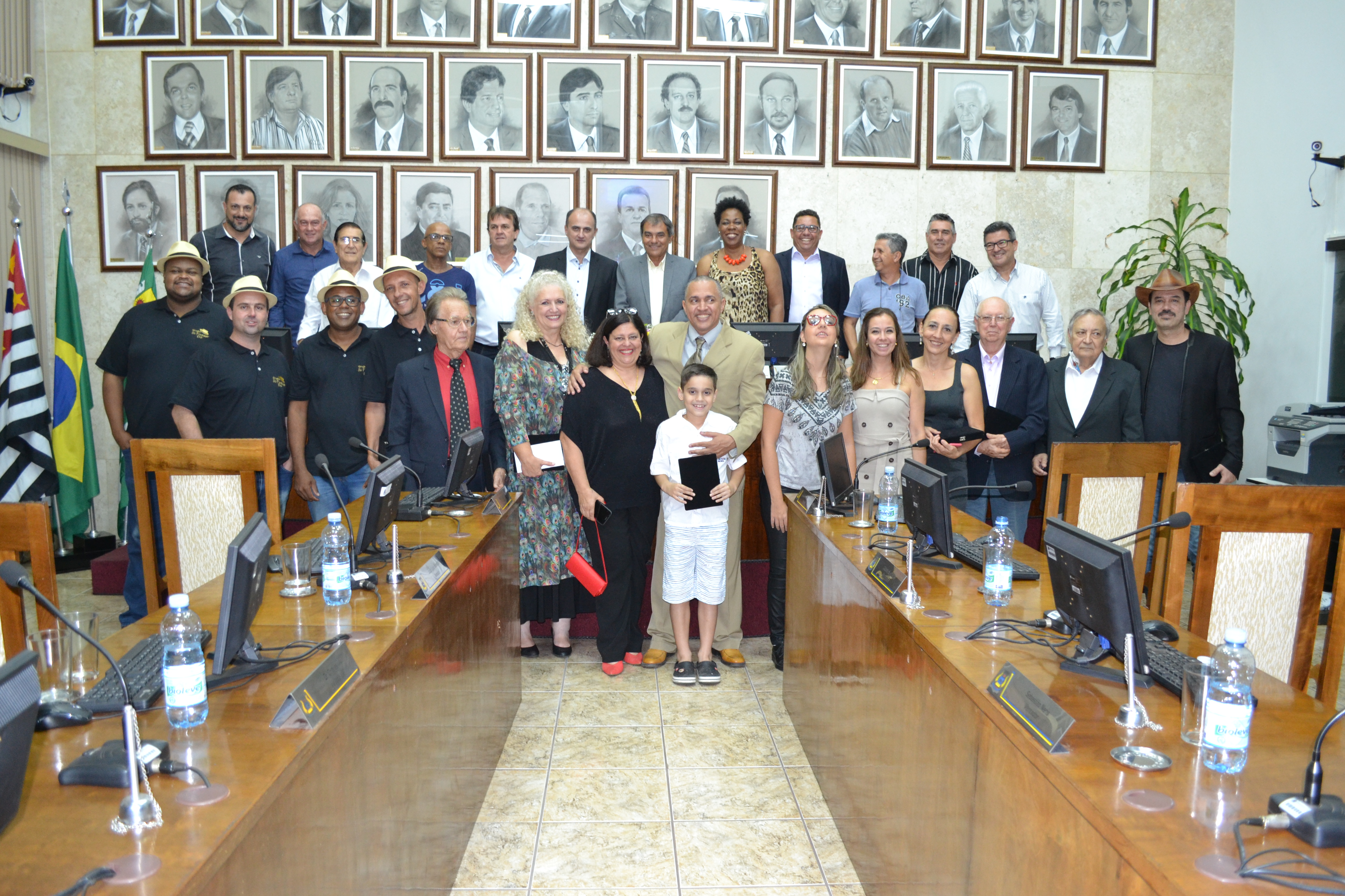 Câmara Municipal realiza entrega das medalhas de mérito cultural, esportivo e título de cidadão benemérito