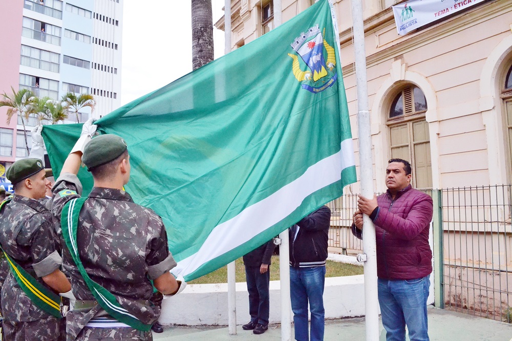 Câmara participa do hasteamento das bandeiras em comemoração pelos 197 anos de São João 