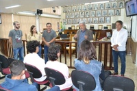 Jovens atendidos pelo CREAS visitam a Câmara Municipal de São João da Boa Vista