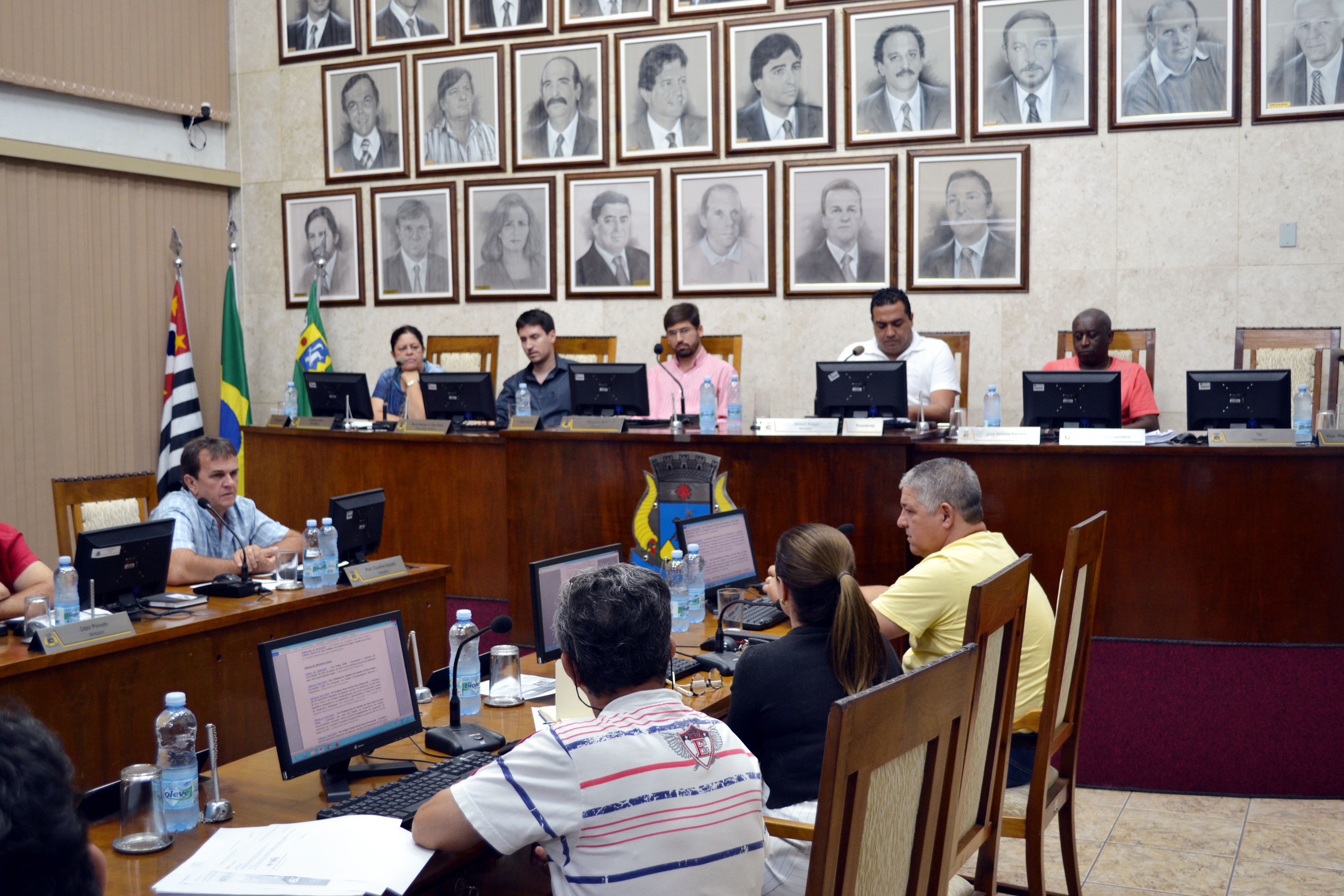 Sessão de 05.03.18 – Vereadores aprovam 10 projetos e arquivam denúncia contra o prefeito
