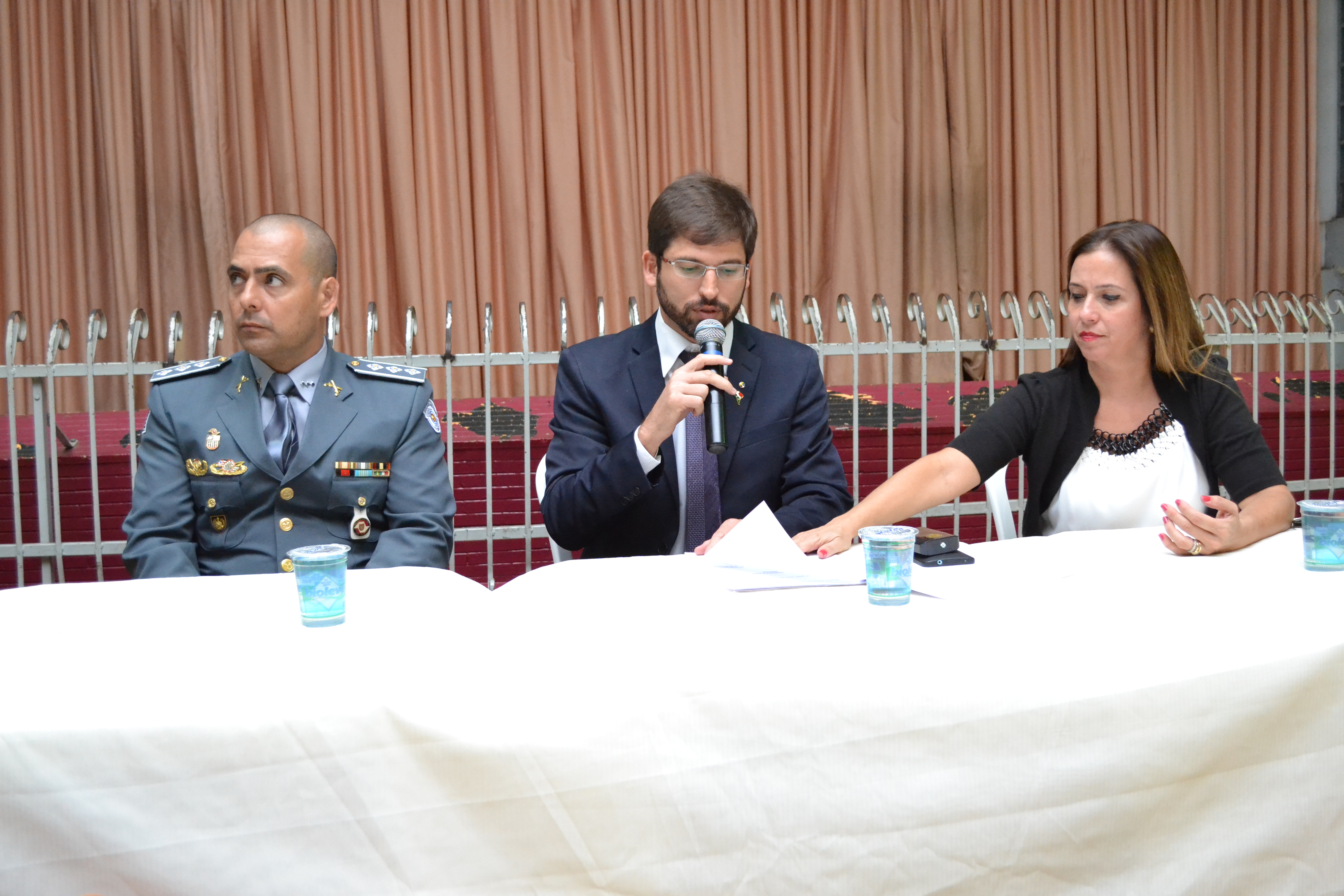 Câmara entrega a Medalha de Mérito Educacional “Professora Consuelo Aliende” aos educadores em noite festiva