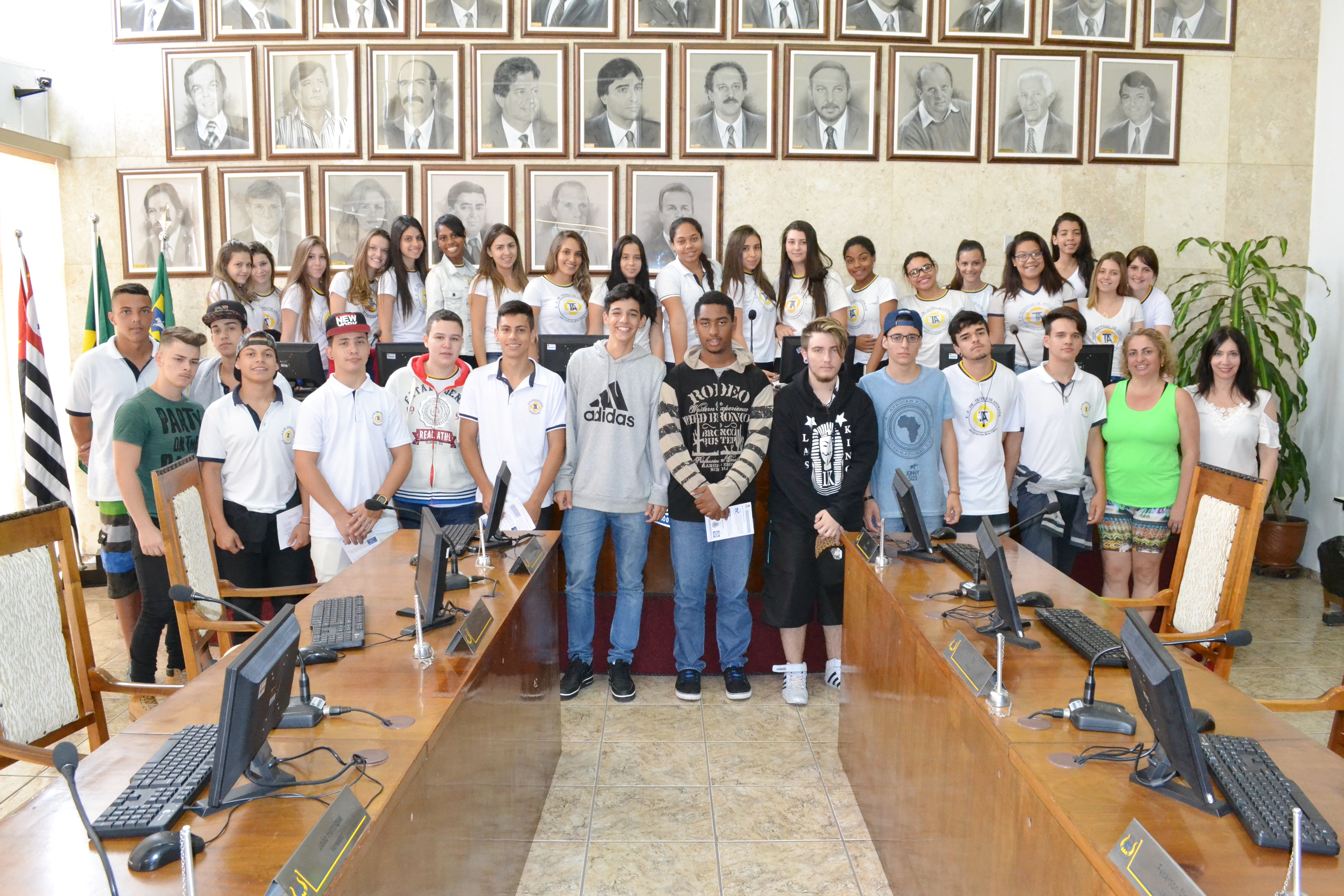 Legislativo recebe mais um grupo de estudantes da escola Dr. Teófilo de Andrade