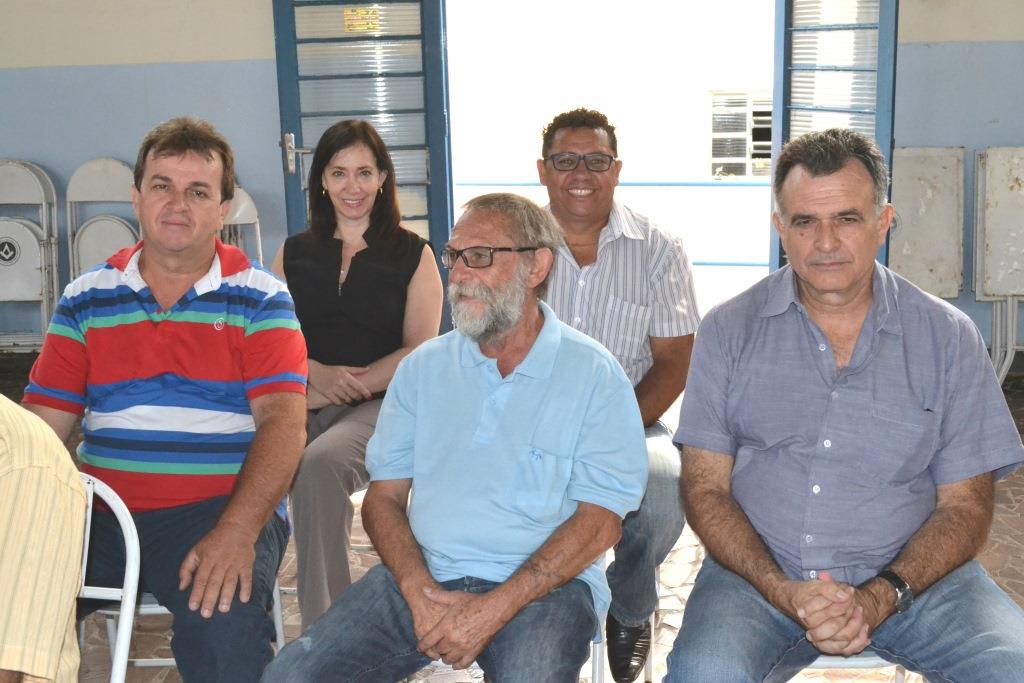 Vereadores participam de entrega de doações a entidades assistenciais de São João