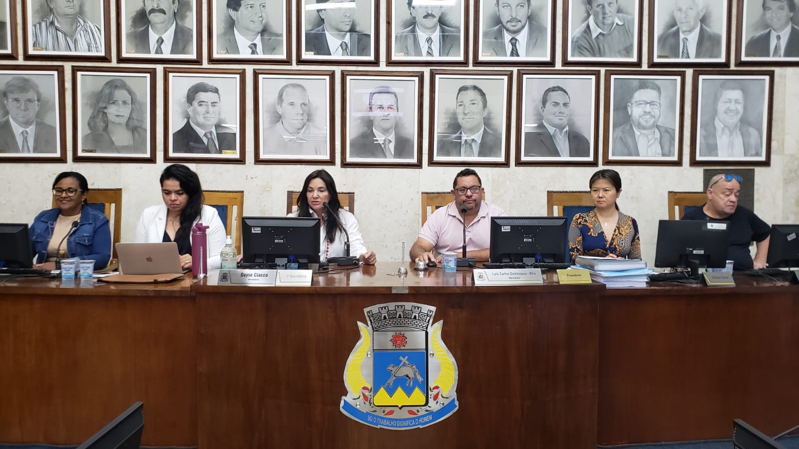 25ª SESSÃO ORDINÁRIA - 01.09.25 - RESUMO DAS VOTAÇÕES E DEBATES