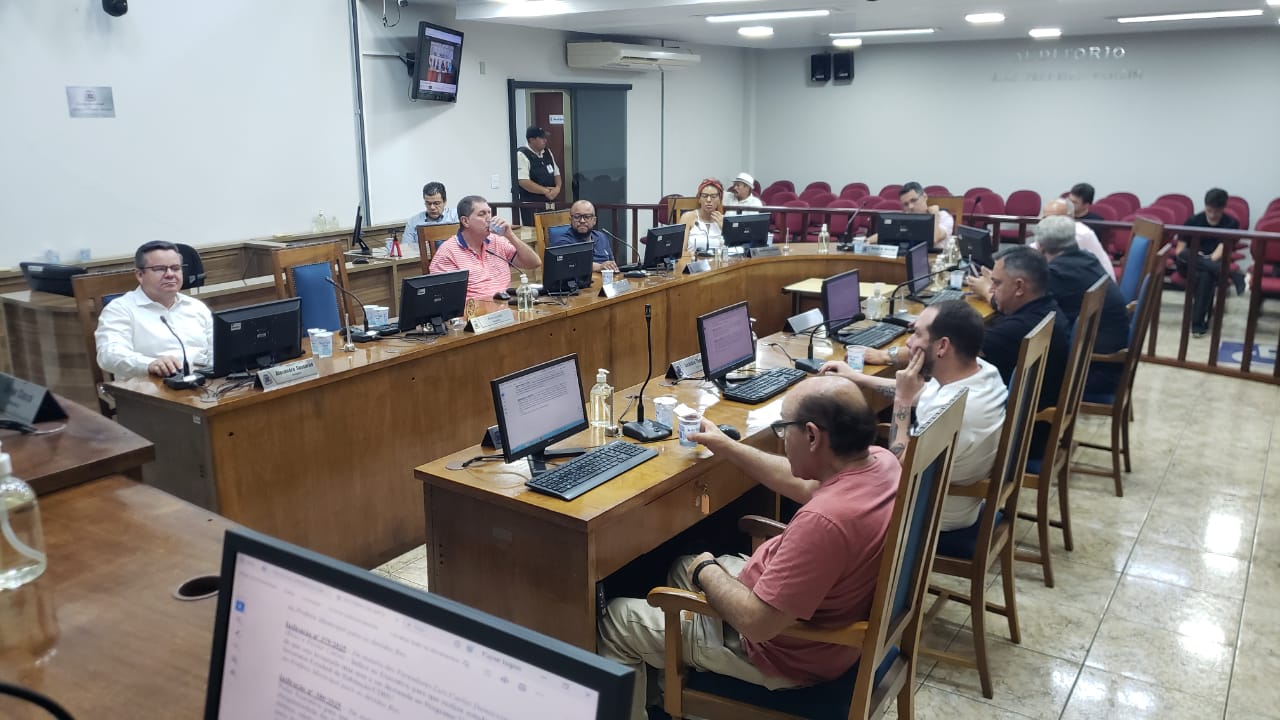 30ª SESSÃO ORDINÁRIA - 06.10.25 - RESUMO DAS VOTAÇÕES E DEBATES